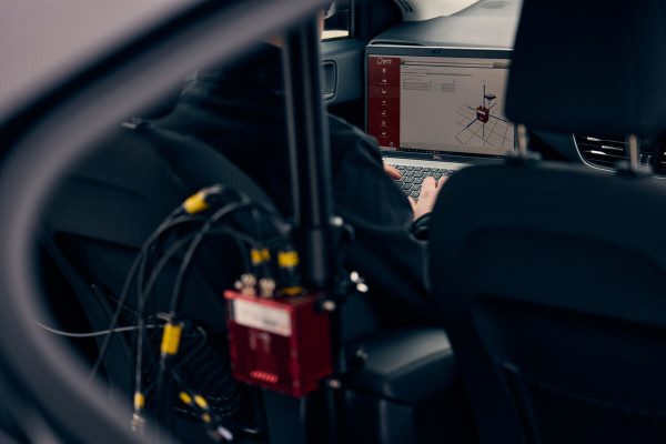 RT3000 v4 in use in car with software in background